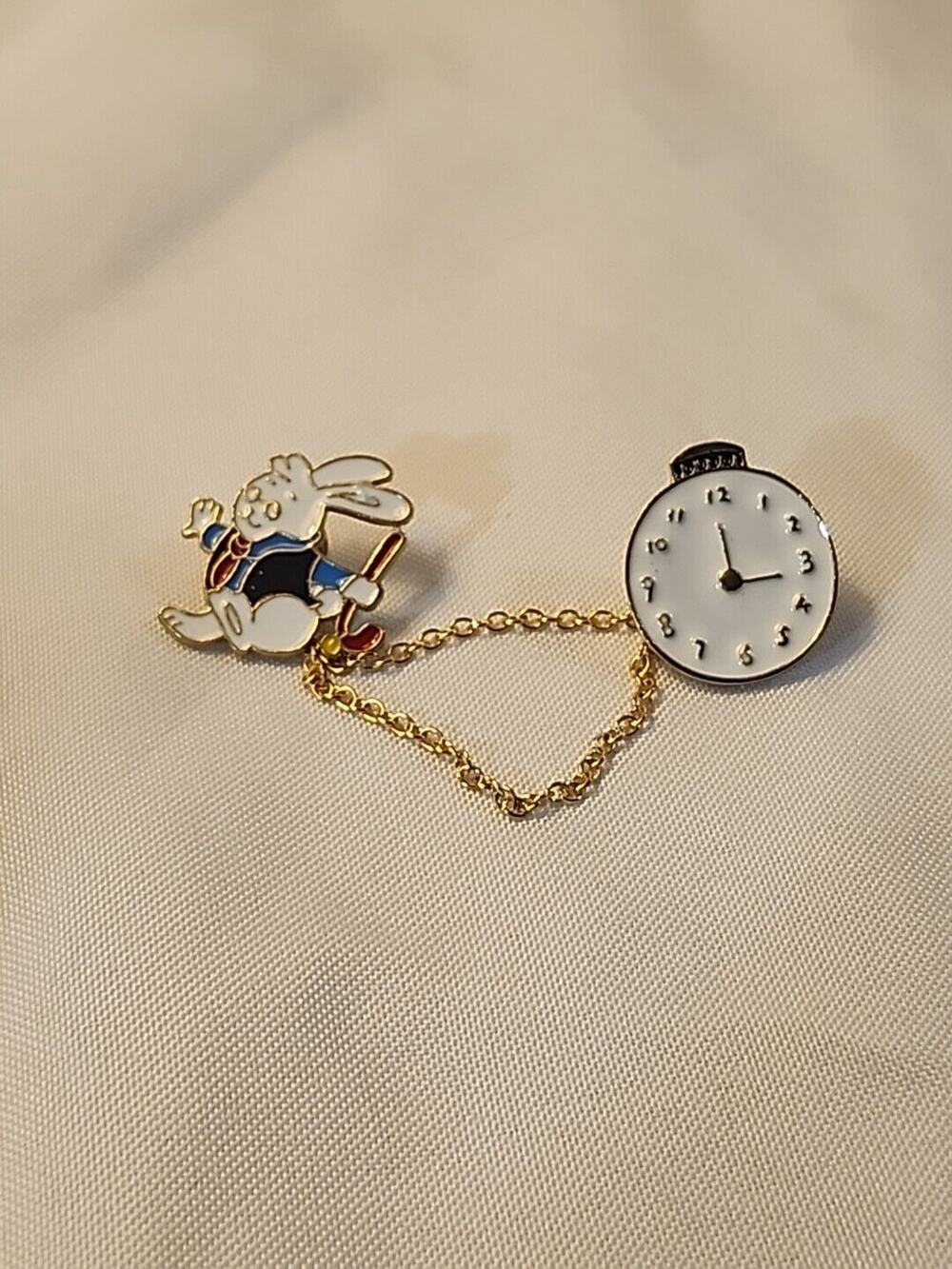 Alice In Wonderland Rabbit & Pocket Watch with Detachable Chain Pin Set 1"